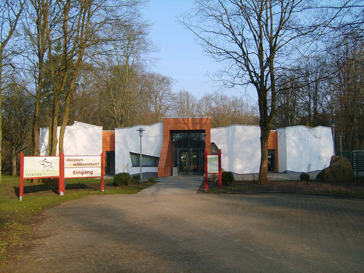 Eingang des Tierparks Neumünster